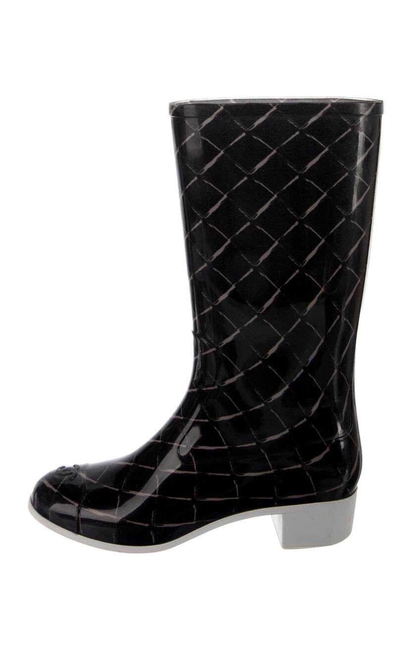 Chanel CC Logo Black Quilted Rubber Rain Boots Cap Toe IT 39